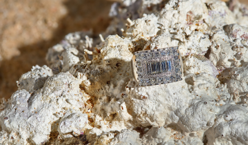 What are the characteristics of a diamond?