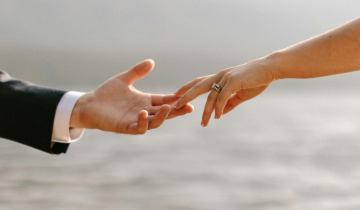 Diferències entre un anell de casament i un anell de compromís: tot el que cal saber