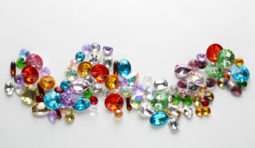 El lenguaje del color de las piedras preciosas: cómo influye en su selección