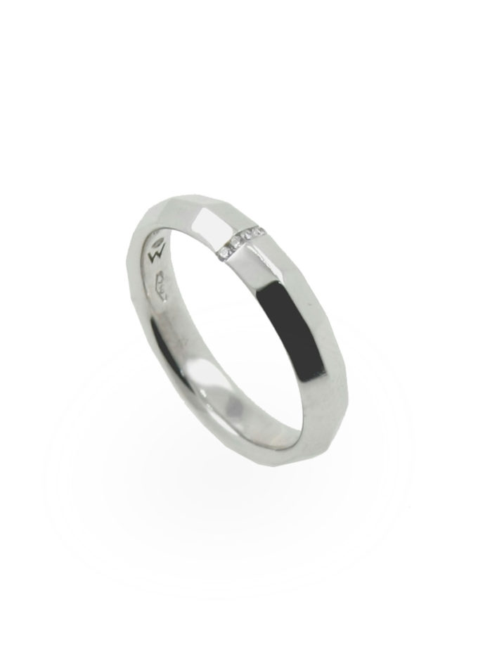 W-FACETT RING WHITE GOLD AND DIAMONDS-001